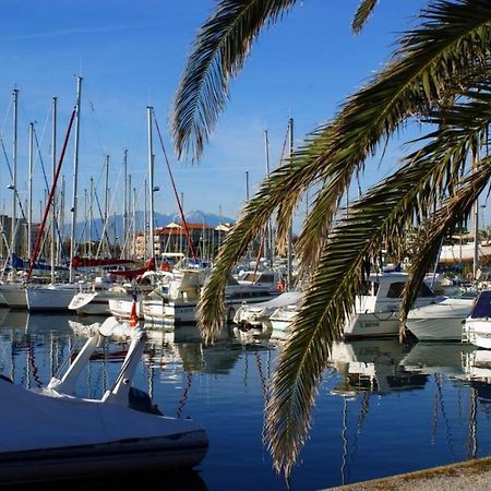 Voilier A Quai Au Calme Hotell Canet-en-Roussillon Exteriör bild