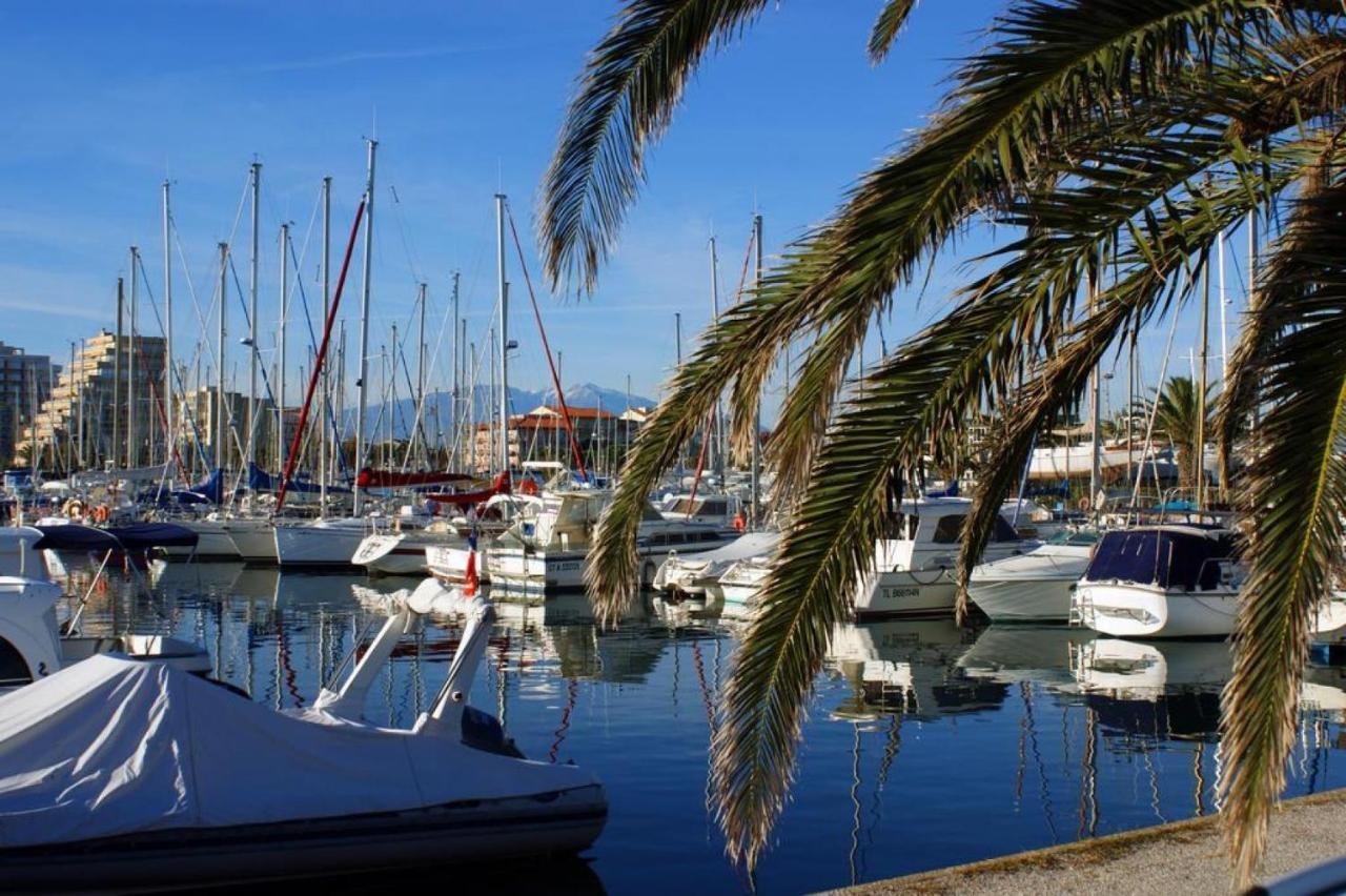 Voilier A Quai Au Calme Hotell Canet-en-Roussillon Exteriör bild