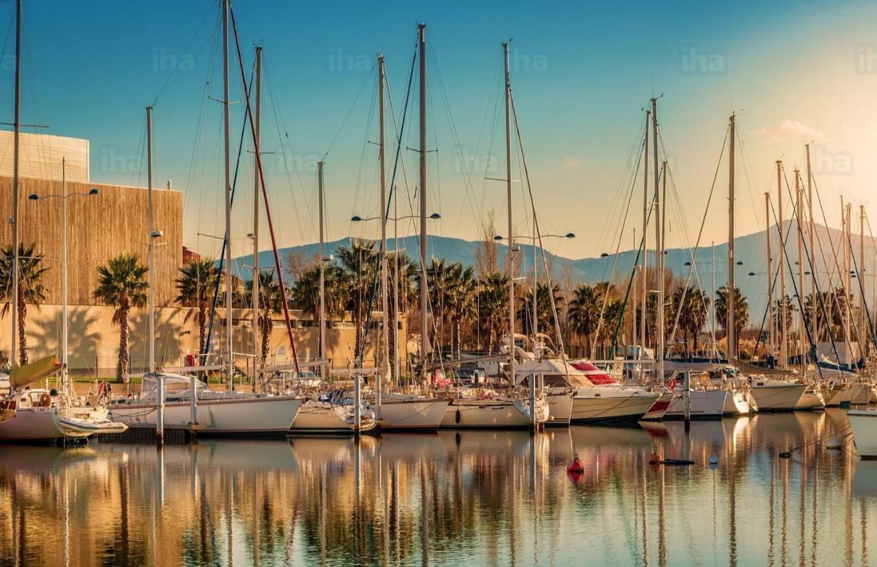 Voilier A Quai Au Calme Hotell Canet-en-Roussillon Exteriör bild