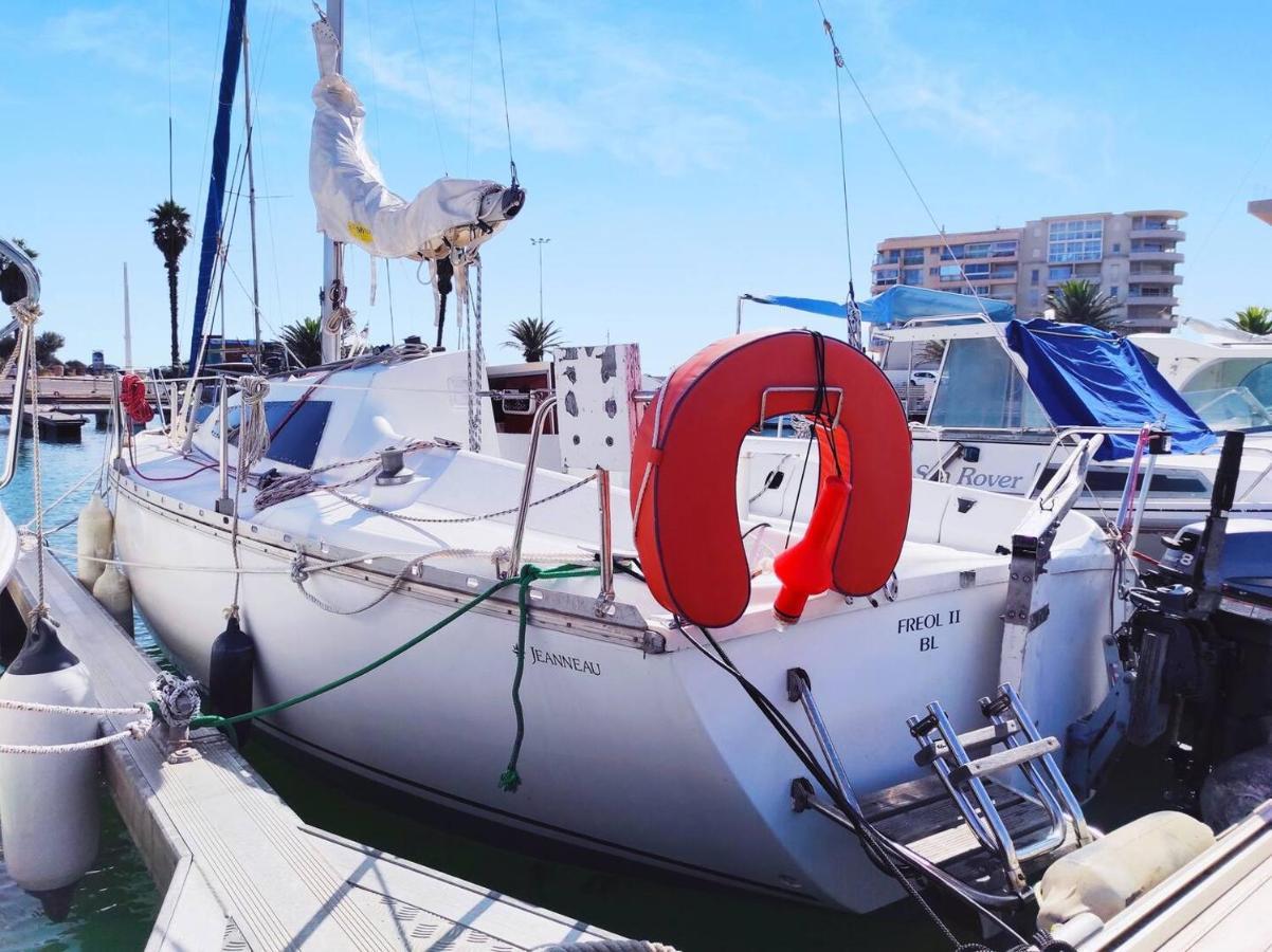 Voilier A Quai Au Calme Hotell Canet-en-Roussillon Exteriör bild