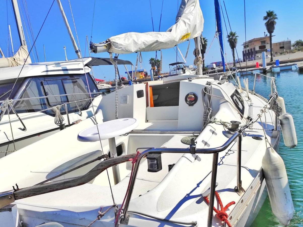 Voilier A Quai Au Calme Hotell Canet-en-Roussillon Exteriör bild