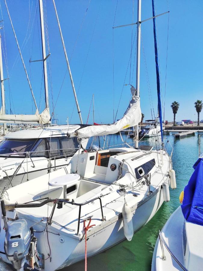 Voilier A Quai Au Calme Hotell Canet-en-Roussillon Exteriör bild